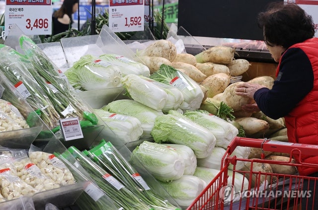 10월 소비자<b>물가 상승</b>률 2.4%…1년 3개월만에 최고치 기록