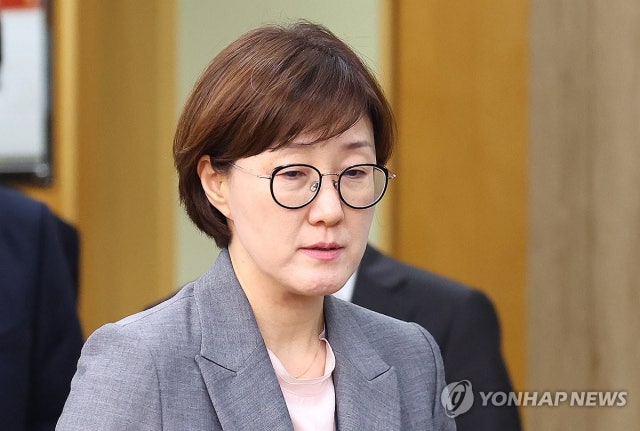 李대통령, '인사 전횡 <b>논란</b>' <b>김현지 국감</b>에 언제든 출석할 수 있도록 용...