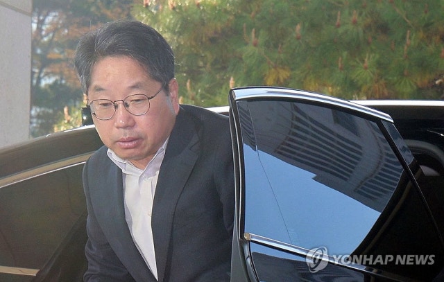 '대장동 항소 포기' <b>사퇴</b> 압박에 연차 쓴 <b>노만석</b> 총장대행…출근길 <b>묵묵</b>...