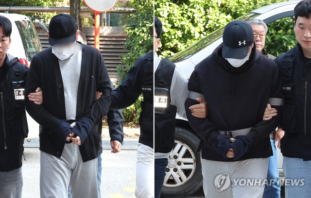 ◇인천 아파트 지하 주차장에서 유명 유튜버를 납치하고 살해하려 한 남성 2명이 29일 인천 미추홀구 인천지방법원에서 열린 구속 전 피의자 심문(영장실질심사)에 출석하고 있다. 2025.10.29