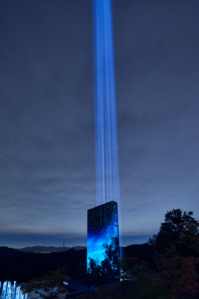 광명동굴 입구에 설치된 LED미디어 타워. /광명시 제공