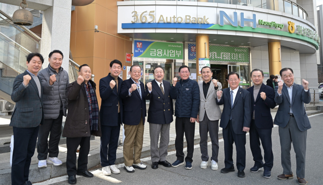 ◇대한민국헌정회(회장:정대철) 강원지회 간담회가 13일 횡성추협 한우프라자 본점에서 정대철 회장과 강원지역 헌정회원들이 참석한 가운에 열렸다.