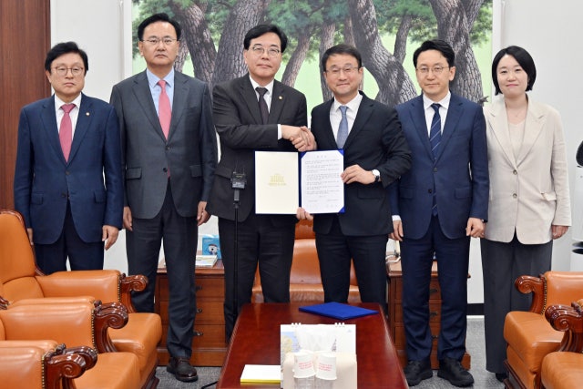 여야, '소득하위 70% 최대 60만원 지급' 포함 26조2천억 추경안 유지 합의 관련 대표 이미지