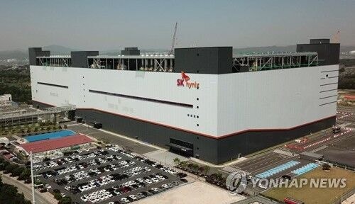 [속보]청주 SK하이닉스 공장서 <b>불화수소</b> 누출로 7명 병원 이송