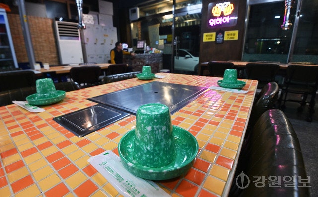 “직원 월급 주려 퀵 배달 뛰는데”…생존권 투쟁 나선 자영업자들