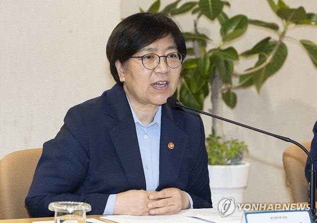 [속보]정은경 “‘하후상박형’으로 기초연금 개편…응급환자 미수용 문제는 이송체계 개편·치료 역량 강화로 해결”