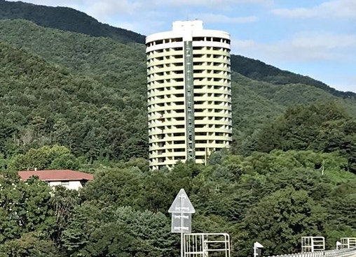 [속보]폐리조트서 공포 체험하던 대학생, 옥상서 숨진 30대 발견