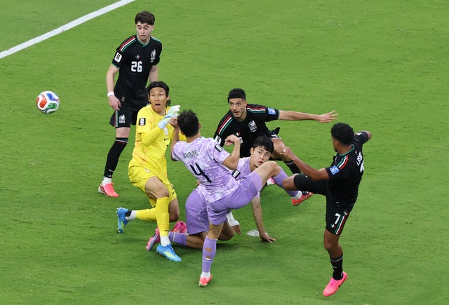 한국, 월드컵 개최국 멕시코에 0-1 석패…조 1위 진출 무산