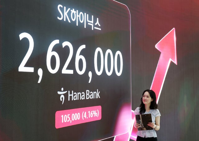 SK하이닉스, 삼성전자 제치고 코스피 시가총액 1위로 올라서…25년 7개월 만에 ‘왕좌’ 교체