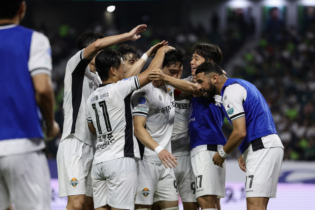 멈출줄 모르는 돌풍··· <b>강원</b>FC, <b>전북</b> 원정 제압 상위권 도약