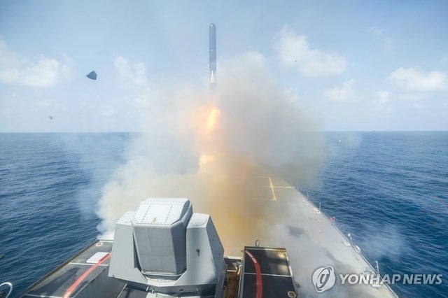 [속보] 美, 호르무즈 상선 공격한 이란에 강력한 보복 공습…이란, “약속 위반, 단호한 대응”