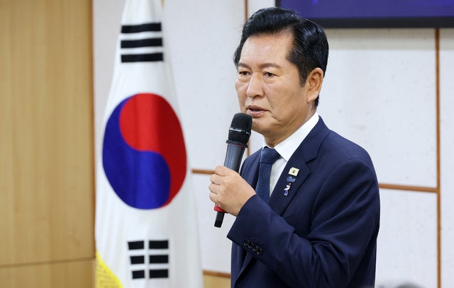 정청래 “이재명 대통령은 존경하는 동지이자 전우⋯전대판에 끌어들이지 말라”
