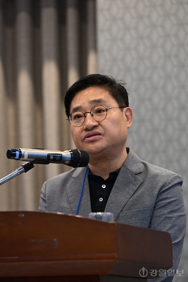 황영진 11기 회장 "통찰력 향상 집단 지성 실현...더 나은 지역 사회 만... - 뉴스 썸네일 이미지