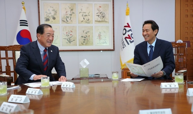 속초시 "동서고속철 적기 개통·평화경제특구 지정 도와 긴밀히 협력" - 뉴스 썸네일 이미지