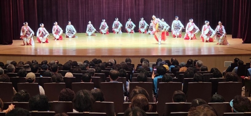 태백시복지재단(대표이사:이욱영)은 지난 19일 시문화예술회관에서 노인일자리 참여 어르신들을 위한 ‘2차 문화동행 공연’을 개최했다.