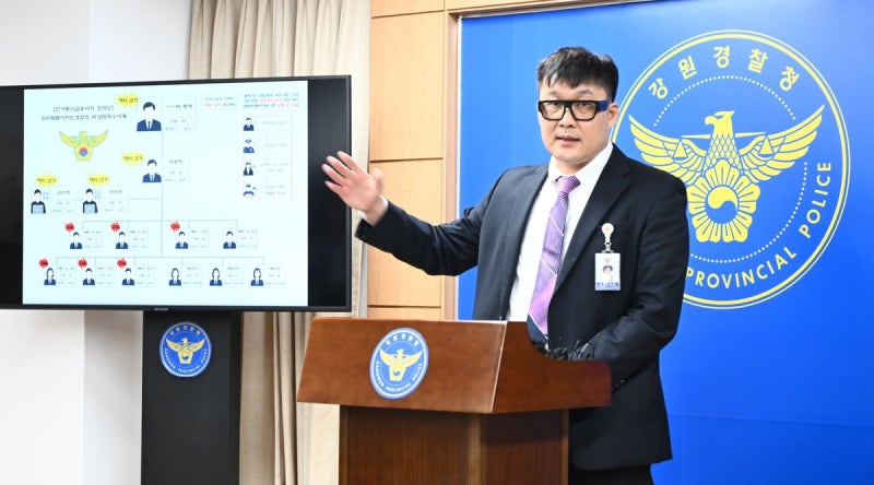중국 거점 100억원대 <b>보이스피싱 조직 검거</b>⋯한국인 6명 강제송환 구속...