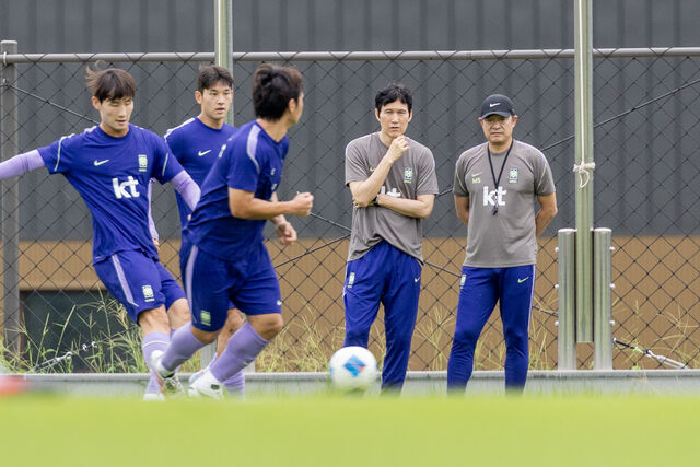 AG <b>축구</b>대표팀, 현지 적응 돌입…여자팀은 북한과 ‘한 지붕’