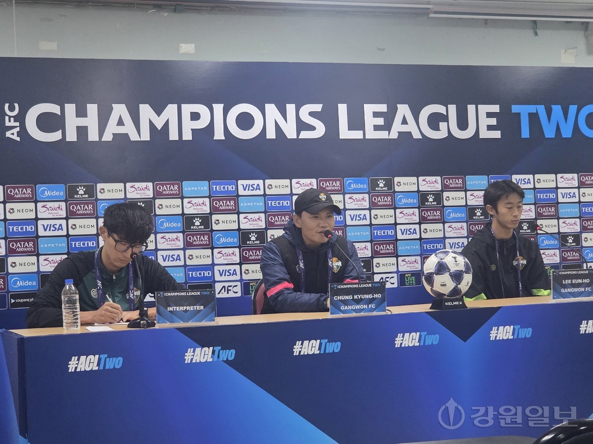 정경호 강원FC 감독 “<b>쿠칭</b>전 승리에 모든 초점 맞췄다”
