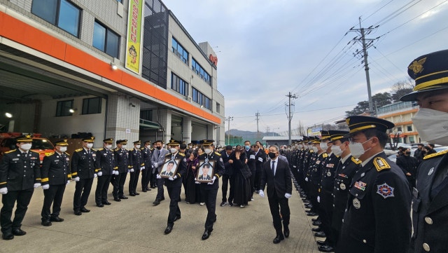 "잊지않겠습니다"…<b>순직 소방관</b> 합동 <b>영결식</b> 엄수