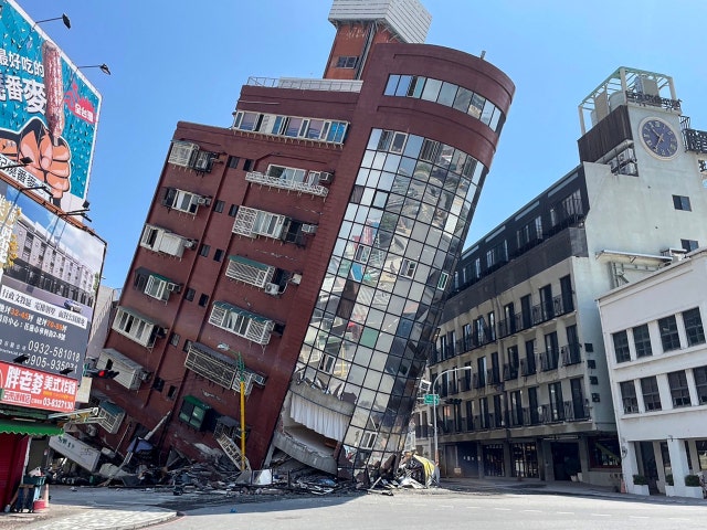 <b>대만</b>, 25년만 초<b>강진</b>…"최소 <b>4명</b> 사망 57명 부상"