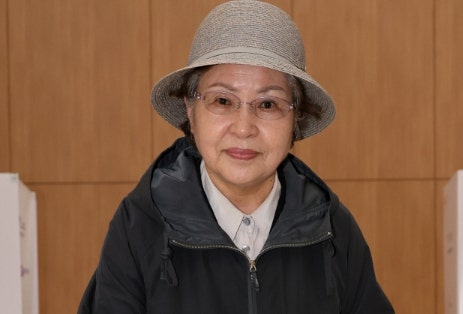<b>투표</b> 마친 <b>권양숙 여사</b>…"사위 곽상언 잘됐으면 좋겠다"