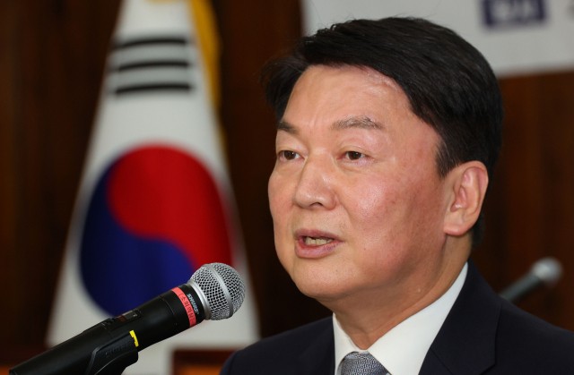 안철수 "<b>홍준표</b>의 '尹<b>상남자</b>' 그건 민간인 얘기…공직자 관둬야"