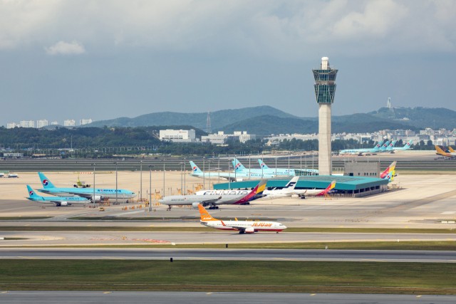 <b>인천공항 화물기</b> 착륙 중 <b>타이어</b> 펑크…<b>인천공항</b> 출·도착 지연
