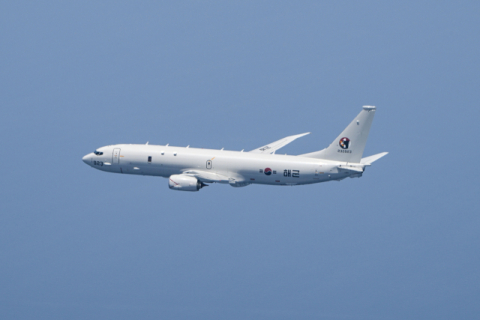 19日,長期飛行17小時後,海軍P-8A海上巡邏隊進入了韓國行動。由海軍航空公司司令部提供。