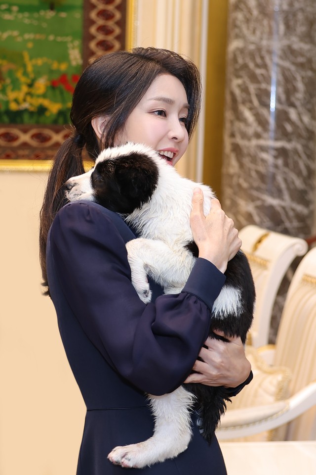 "김건희 여사 조사, 특혜? 카페서도 조사한다" [뉴스캐비닛]