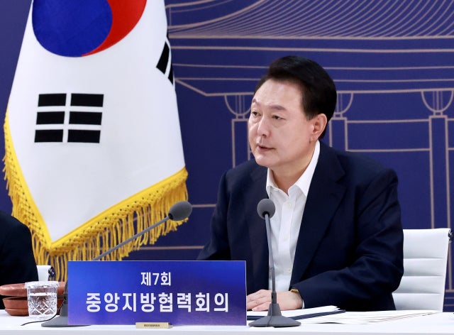 尹 "진정한 <b>지방</b>시대가 저출생 극복의 길…<b>지방</b> 권한이양과 재정지원 적극 추...