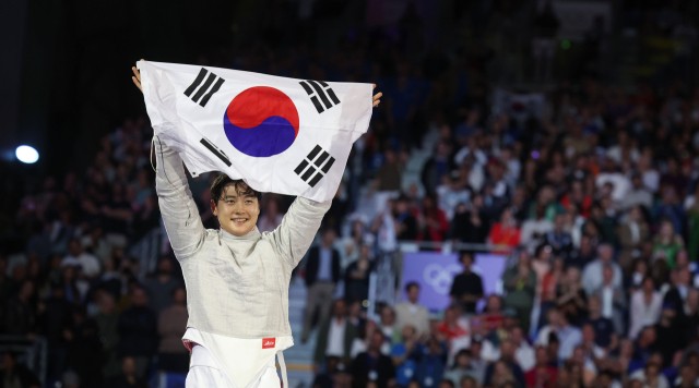 파리올림픽이 또? 이번엔 <b>펜싱</b> 금메달 '<b>오상욱</b>'을 '오상국'으로
