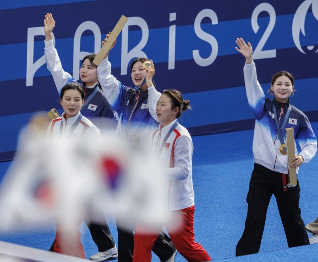 한국 여자 양궁, <b>올림픽 10연패</b> 위업 이뤄
