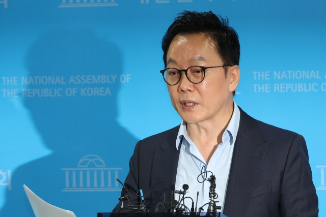 <b>정봉주</b> "'<b>이재명</b>팔이' 무리들 뿌리뽑겠다…당 내부 암덩어리"
