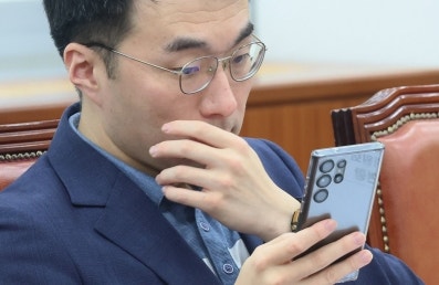 [속보] <b>검찰</b>, '<b>코인</b> 의혹' 김남국 <b>불구속</b>기소…허위 재산신고