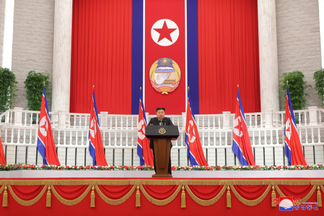 북한 김정은 국무위원장이 국경절인 9·9절 맞아 당과 정부의 지도간부들을 축하하고 금후 국가사업 방향과 관련한 중요연설을 했다고 조선중앙통신이 10일 보도했다. [국내에서만 사용가능. 재배포 금지. For Use O