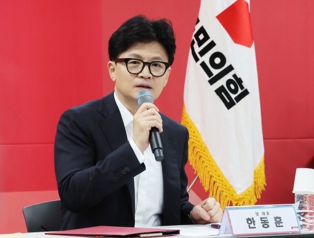 <b>한동훈</b> "<b>대화</b> 말고 <b>해결책</b> 없다… 지금 의료 상황, 시간으로 해결 안 돼...