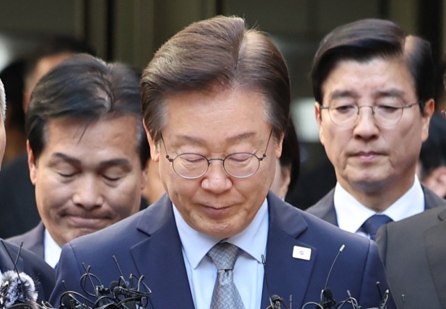 민주당 "명백히 정치적 판결…모든 수단 <b>동원</b>해 대응"