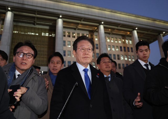 <b>이재명</b>, 탄핵 직후 "尹 파면 빨리 이뤄지도록 함께 싸워야"
