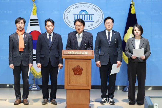 野 6당 "尹 <b>대통령</b>, 조속한 <b>체포 영장 재집행</b> 촉구"