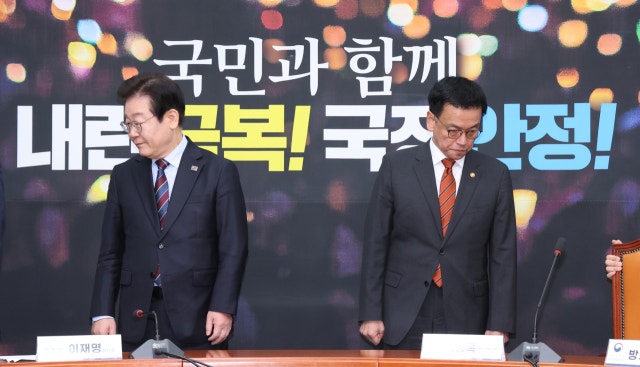 <b>최상목</b> 만난 <b>이재명</b> "<b>영장</b> 무력 저항 사태 막는 게 제일 중요한 일"