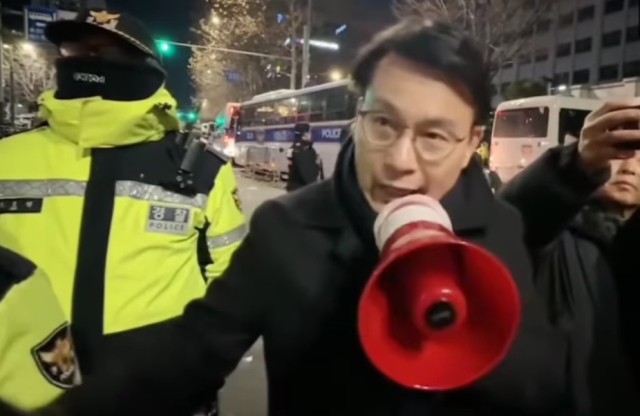<b>윤상현</b> "훈방"→경찰 "서부지법 불법폭력점거 전원 구속수사" 검찰 "전담...