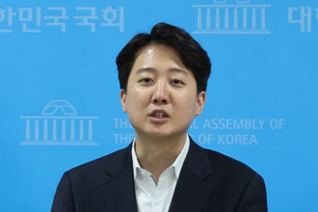 <b>이준석</b> "<b>부정선거</b> 음모론과 전쟁 선포…황교안·전한길, <b>토론</b>하자"