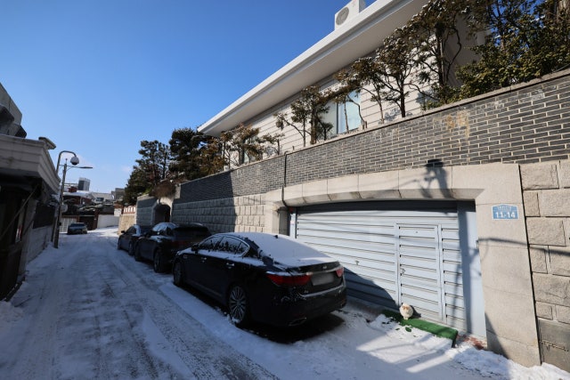 <b>전두환</b> 사망 867억 <b>추징금 소멸</b>, 연희동 자택 소송 각하