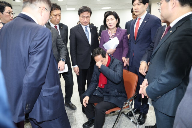 '마은혁 임명 반대' <b>단식</b> 농성하던 與 <b>박수영</b>, 5일 만에 중단