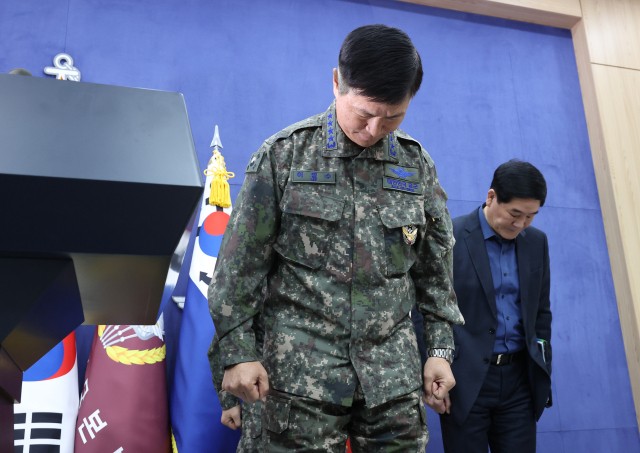 <b>공군총장</b>, '<b>전투기 오폭</b>' 대국민 사과…"절대 있어선 안될 사고"