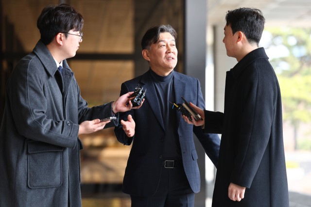 檢 명태균 10시간 넘게 <b>조사</b> '오세훈 만남 등 진술 신빙성' 확인
