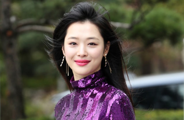 故 <b>설리</b> '노출신 강요' <b>논란</b> 속 영화 '<b>리얼</b>' 전 감독 "오랫동안 마음 아...
