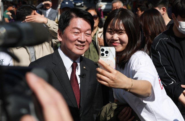 <b>안철수</b> "헌법가치 배신한 자, 이재명에 진다"…<b>김문수</b>·<b>홍준표</b>·<b>오세훈</b>...