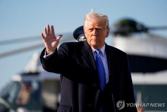 美, <b>스마트폰</b>·<b>컴퓨터</b> '<b>상호관세</b>' <b>제외</b>…애플·삼성 부담 덜어