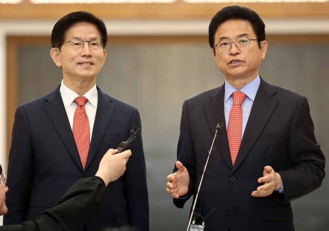"박정희 동상 서울 건립" 뜻 모은 김문수·<b>이철우</b>…단일화엔 선그어